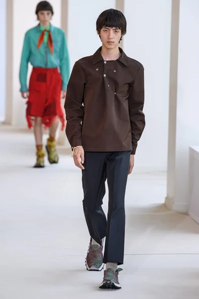 Look 12